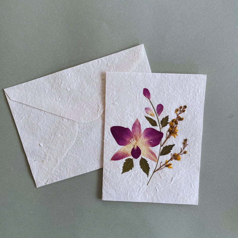 Pressed Flower Greeting Card – Handmade with Dried Flowers