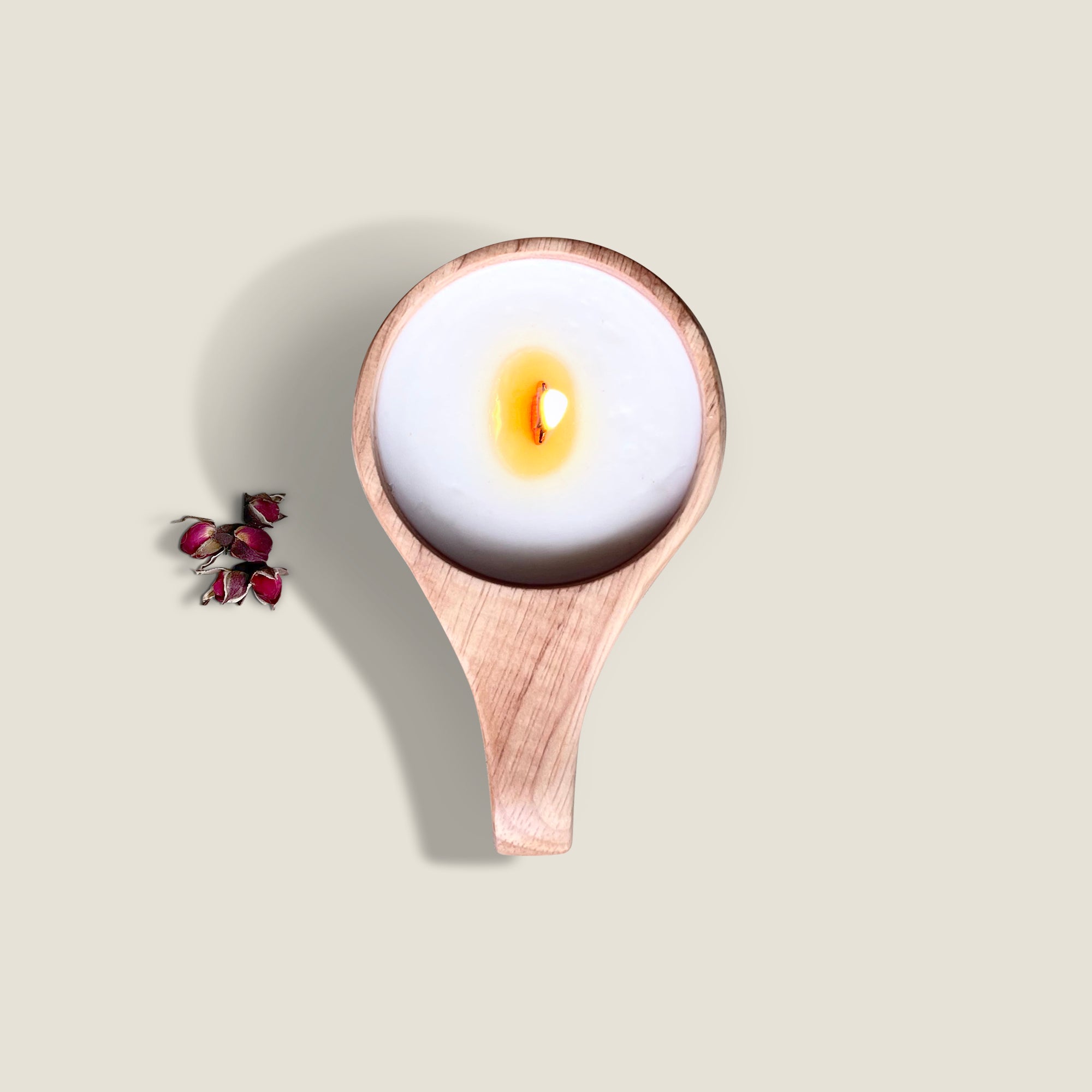 Jaipur Rose oak wood candle with a burning wick